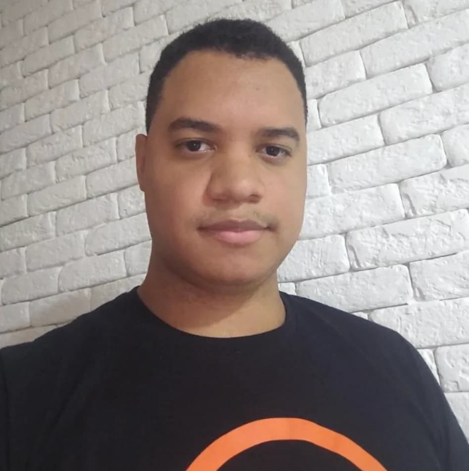Cristian, adestrador da Golden Pets